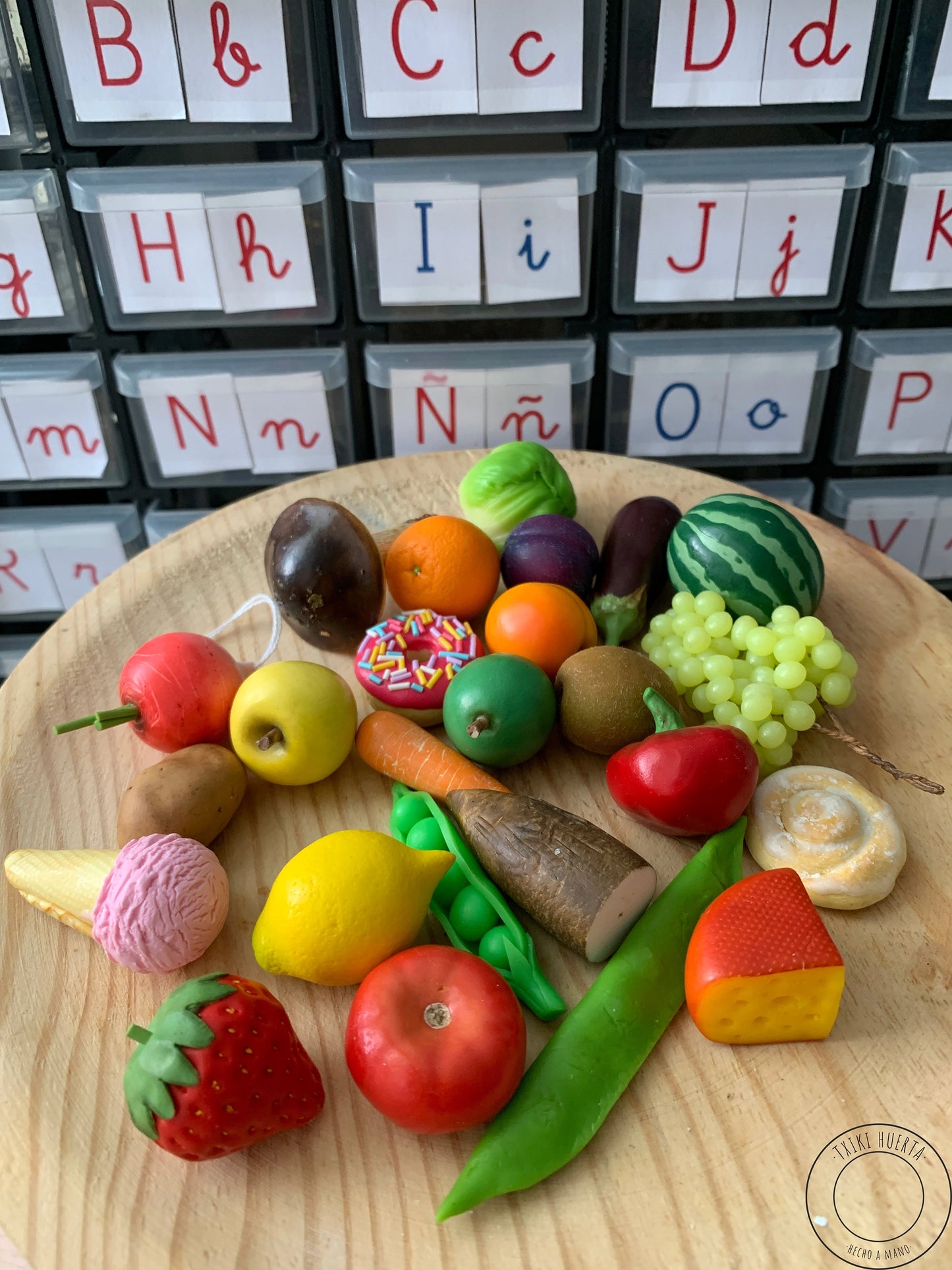 Pack of 20 miniatures of fruits and vegetables