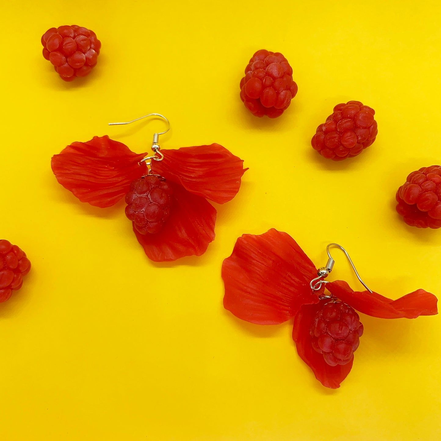 Boucles d'oreilles framboise avec feuilles